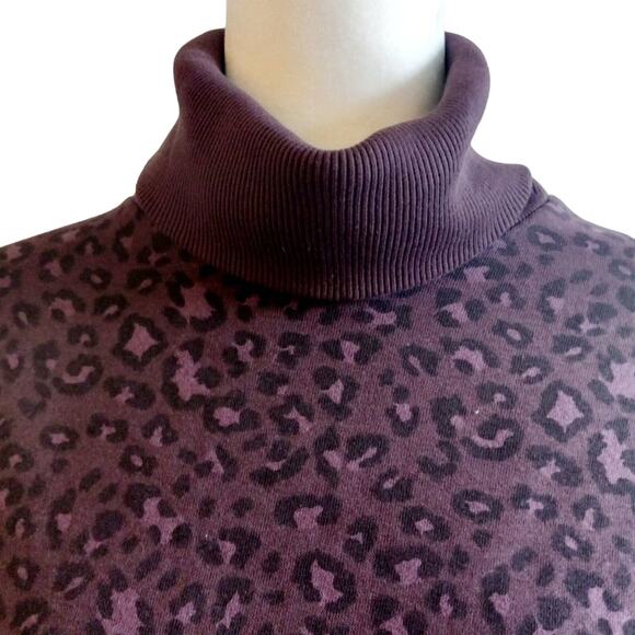 AEO Turtleneck Animal Print Sweatshirt - Picture 4 of 9